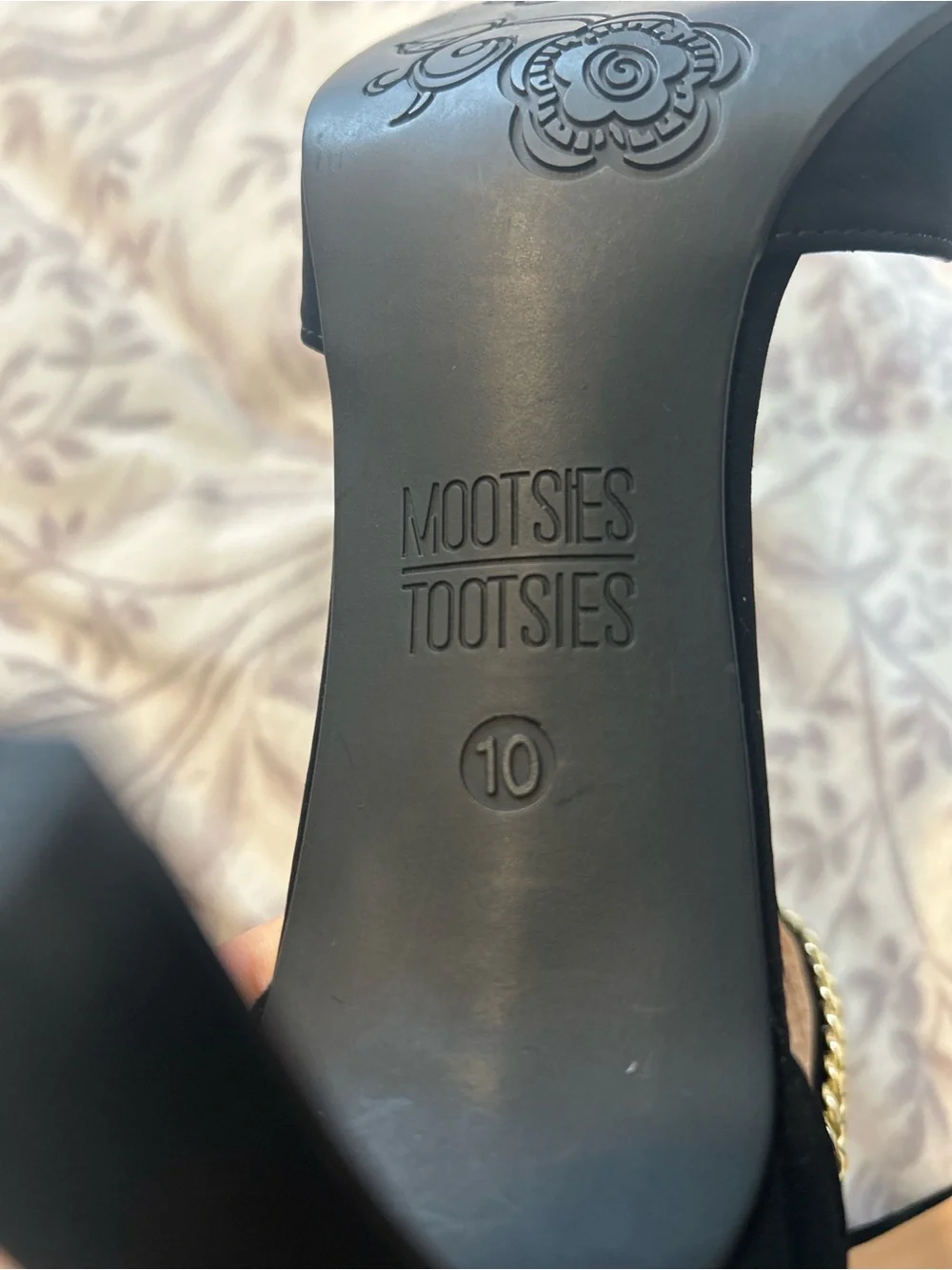Mootsies Tootsies Black Pointed Toe Heels with Gold Chain Anklets